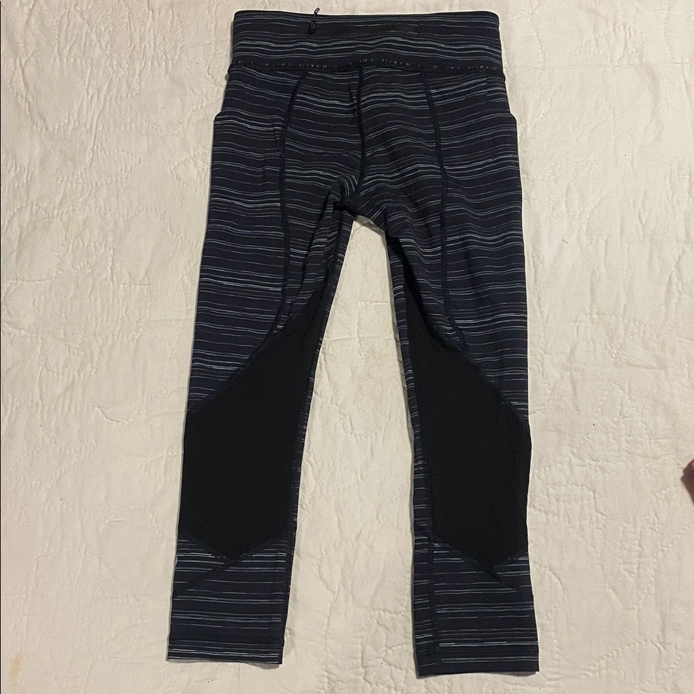 Women's Lululemon tights size 6 and perfect condition - Picture 3 of 5